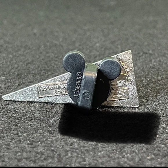 Disney Pin - Walt Disney World Hidden Mickey Flag Pennant -Green - Picture 2 of 5